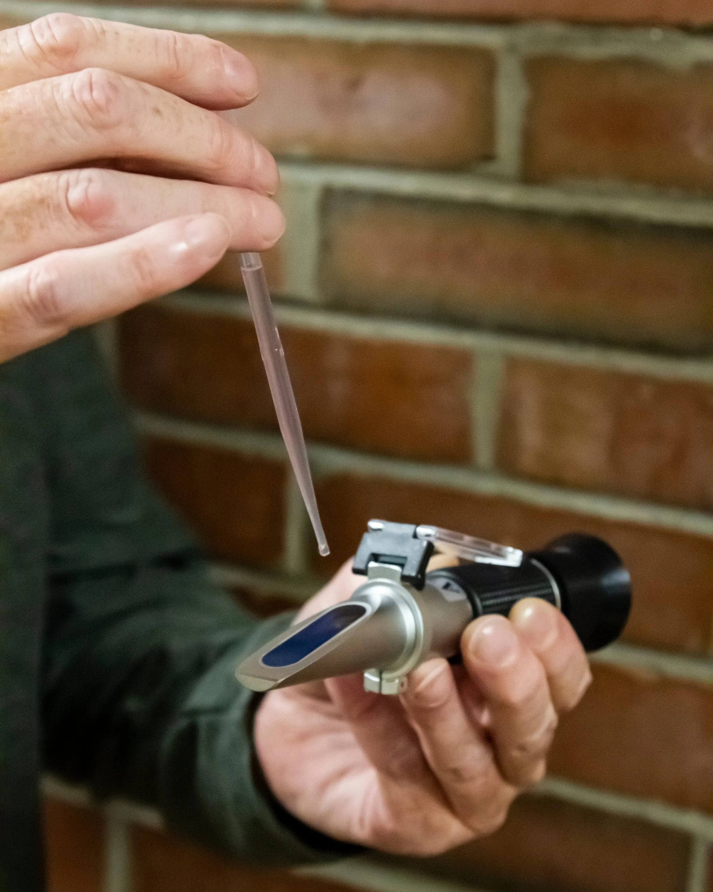 Portable Sucrose Brix Refractometer (0 to 32%) with ATC - (RFT32)